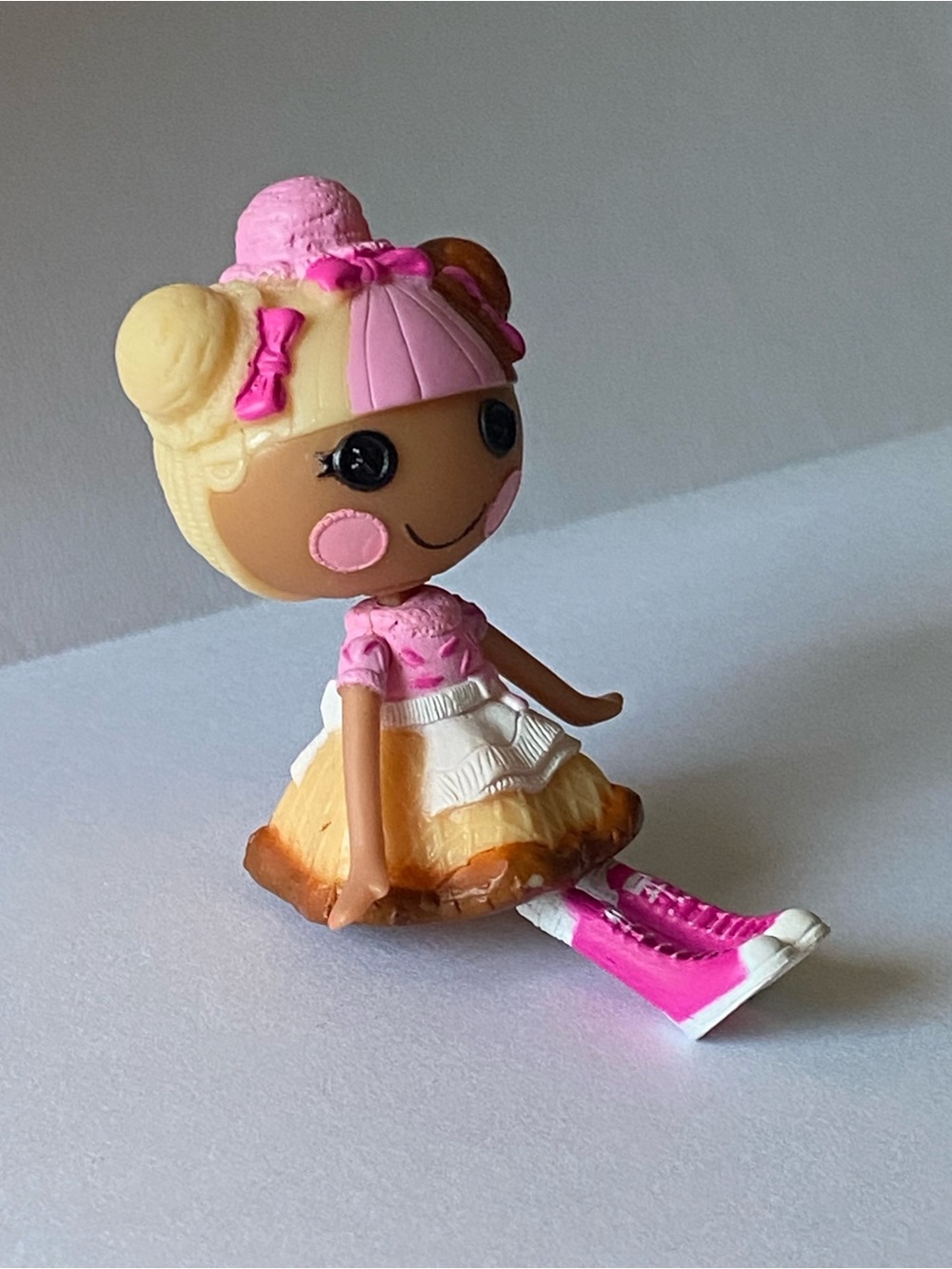 Lalaloopsy Mini Scoop Waffle Cone Doll - Picture 2 of 7